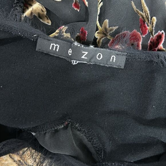 Mezon Cotton Blend Floral Burnout Velvet Split Back Layered Top Size S - Picture 3 of 6